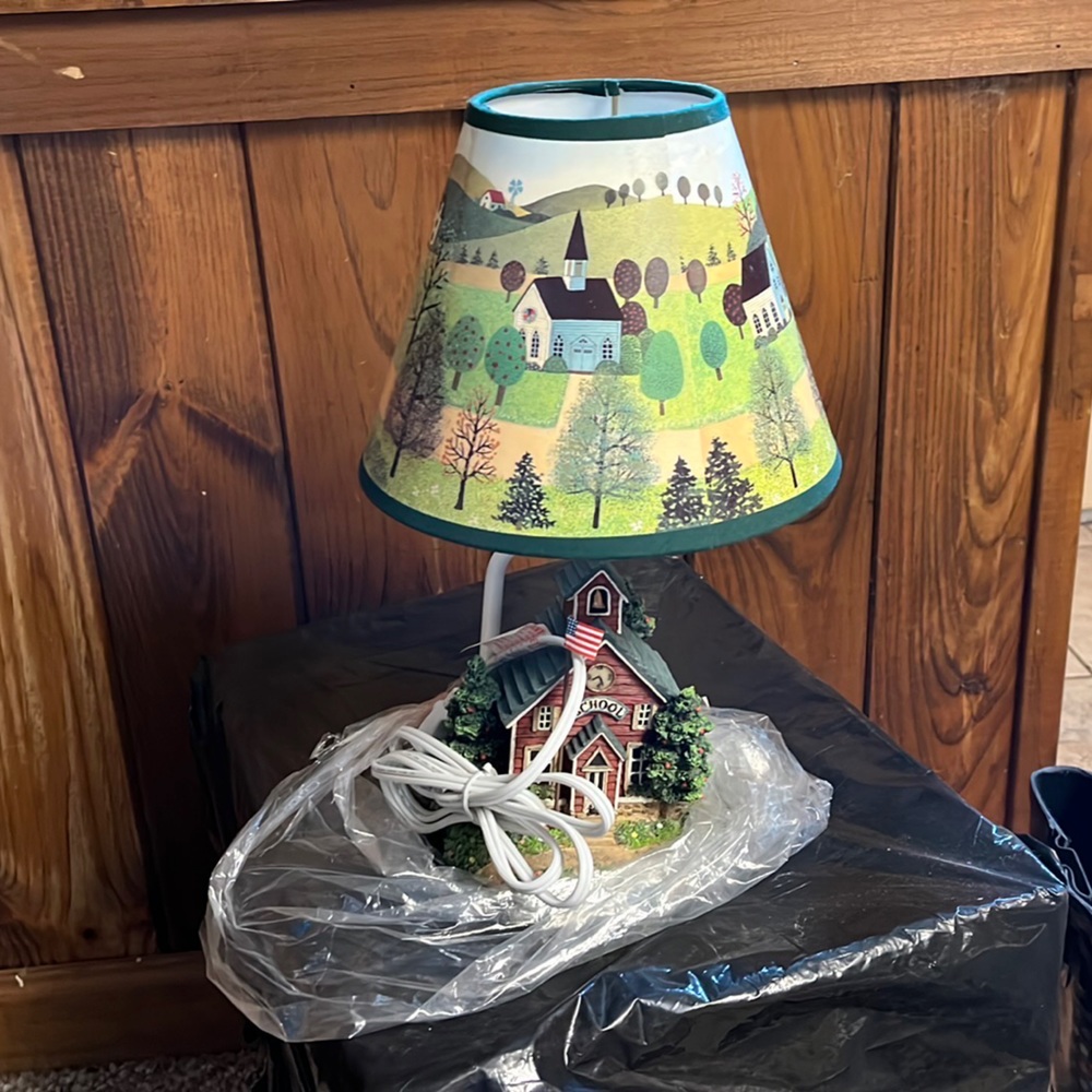 Cute country charm lamp, BRAND NEW